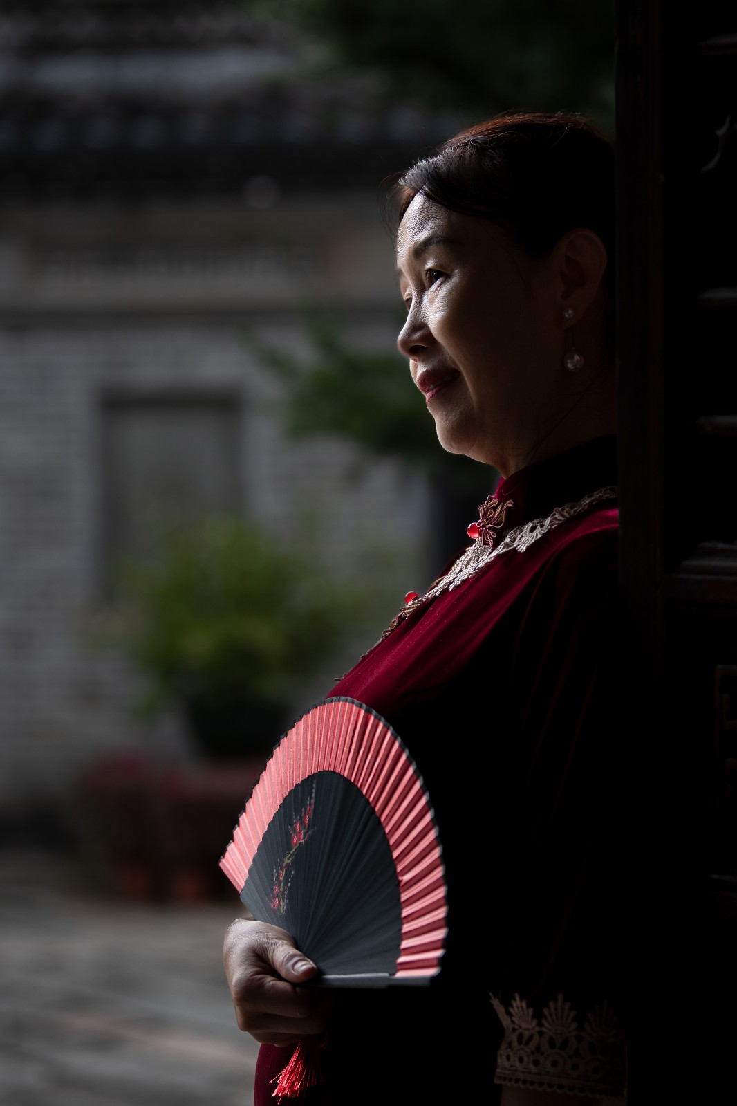 《优雅妇人》   摄影名家获奖作品   金奖.jpg