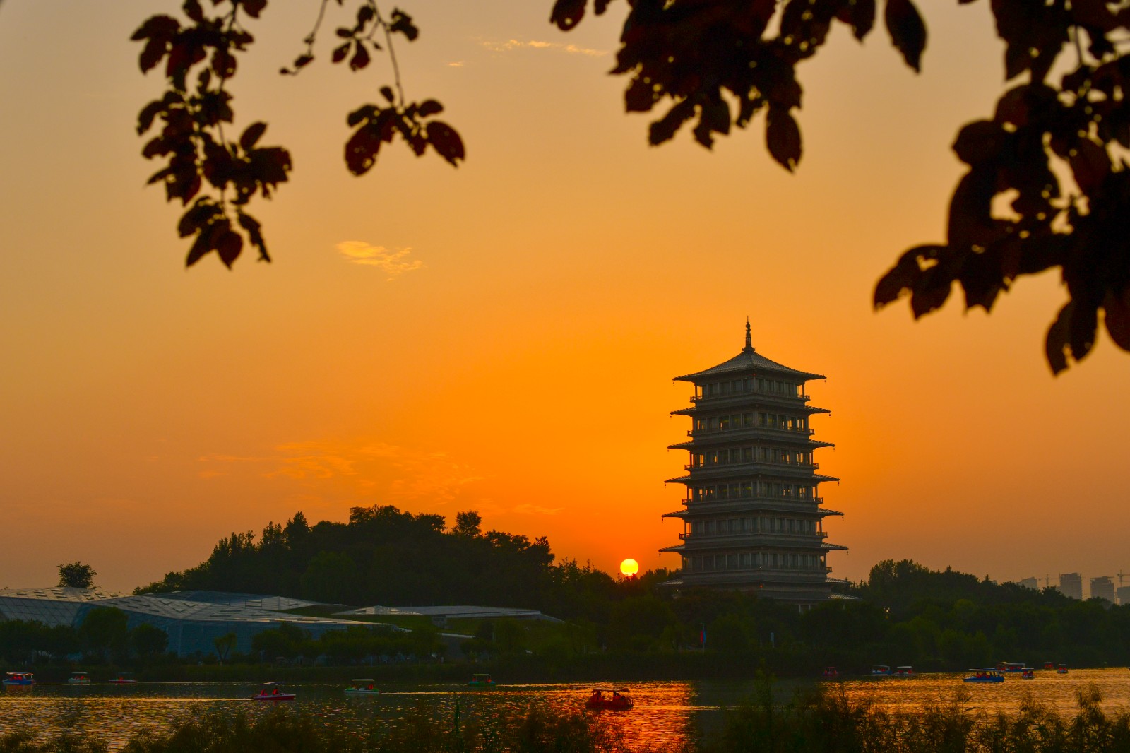 夕阳映照长安塔  贾强.jpg