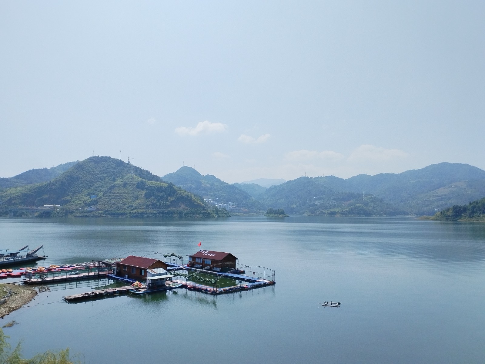 湖北圣水湖风光旖旎.jpg