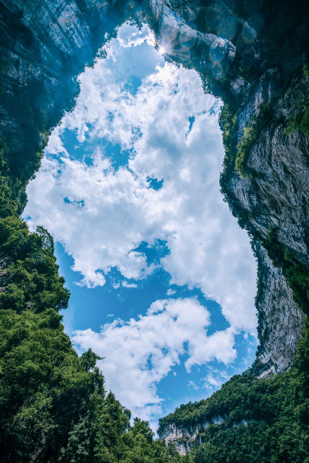 《神奇的羊皮洞》.jpg