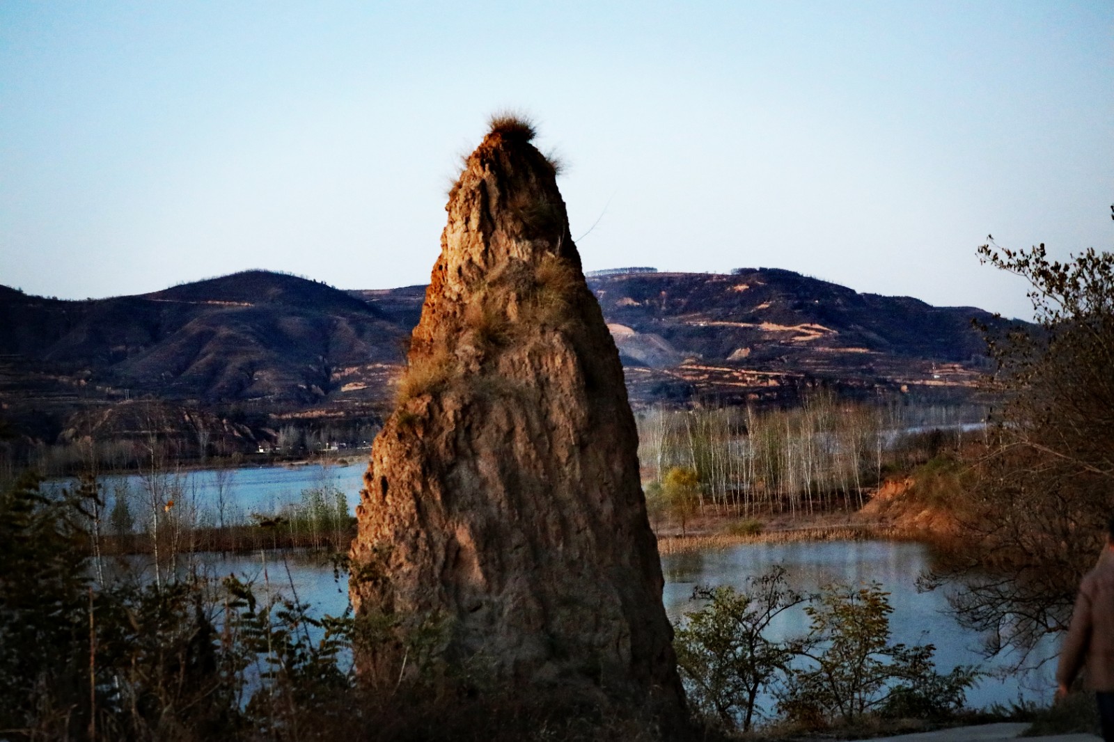 《顶天立地》.jpg