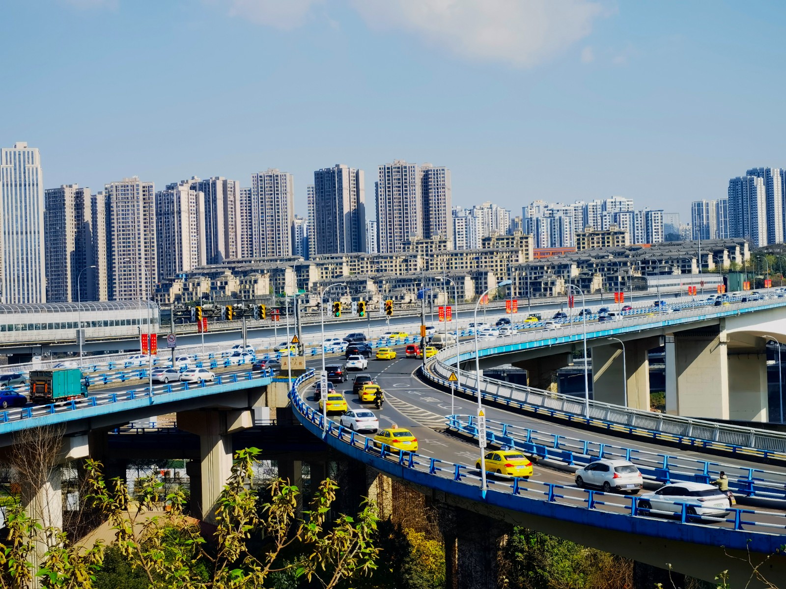 车水马龙.jpg