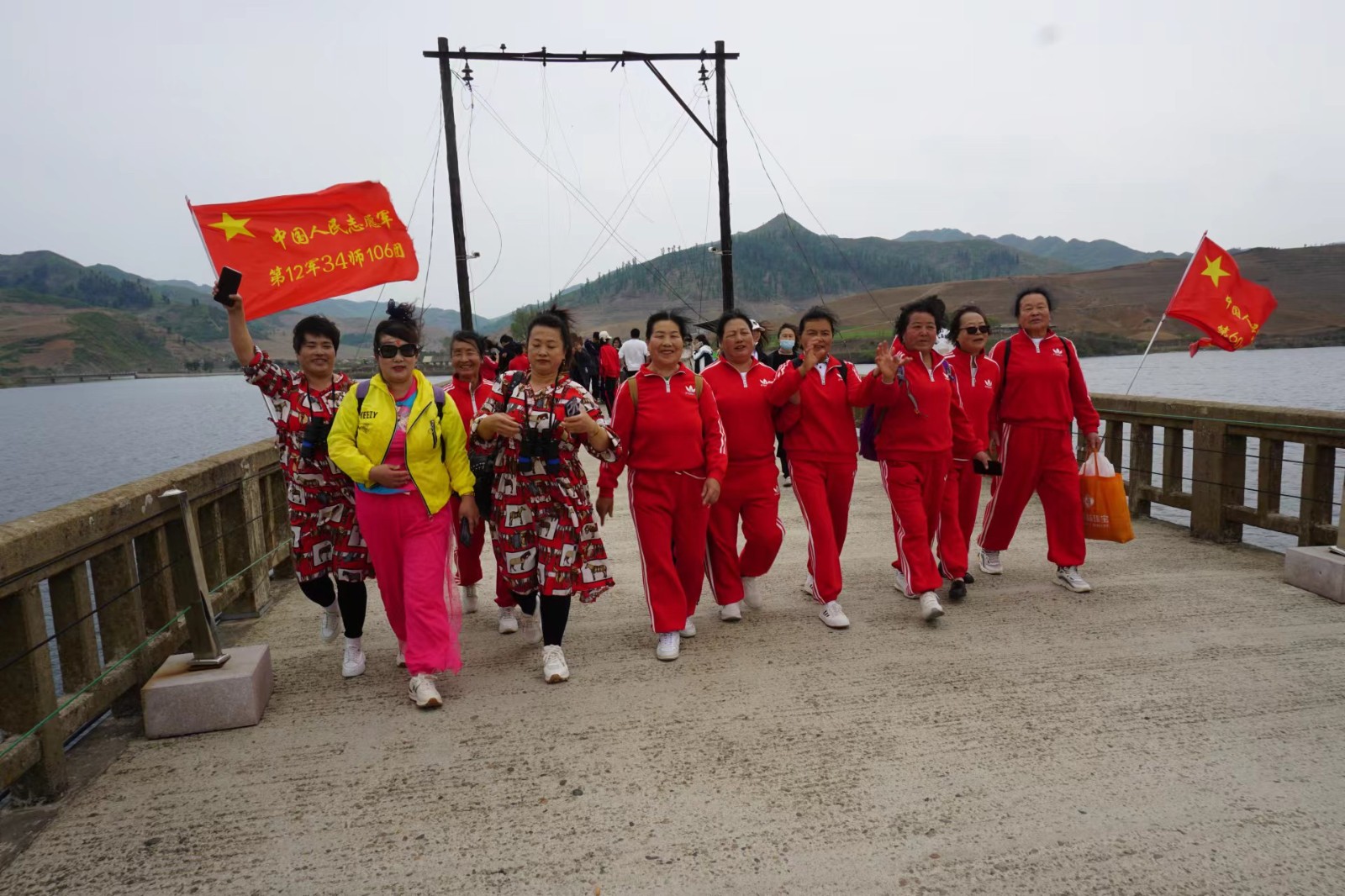 沿着抗美援朝英烈足迹前进.jpg