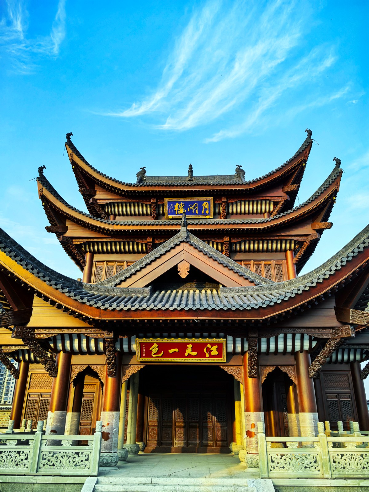 《凤凰传奇》.jpg