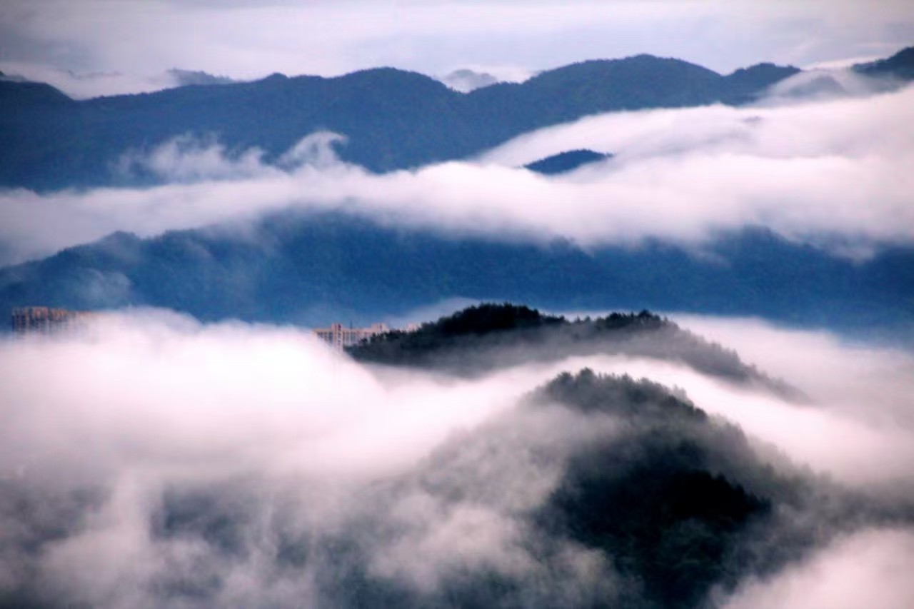 《雲雾山中》.jpg