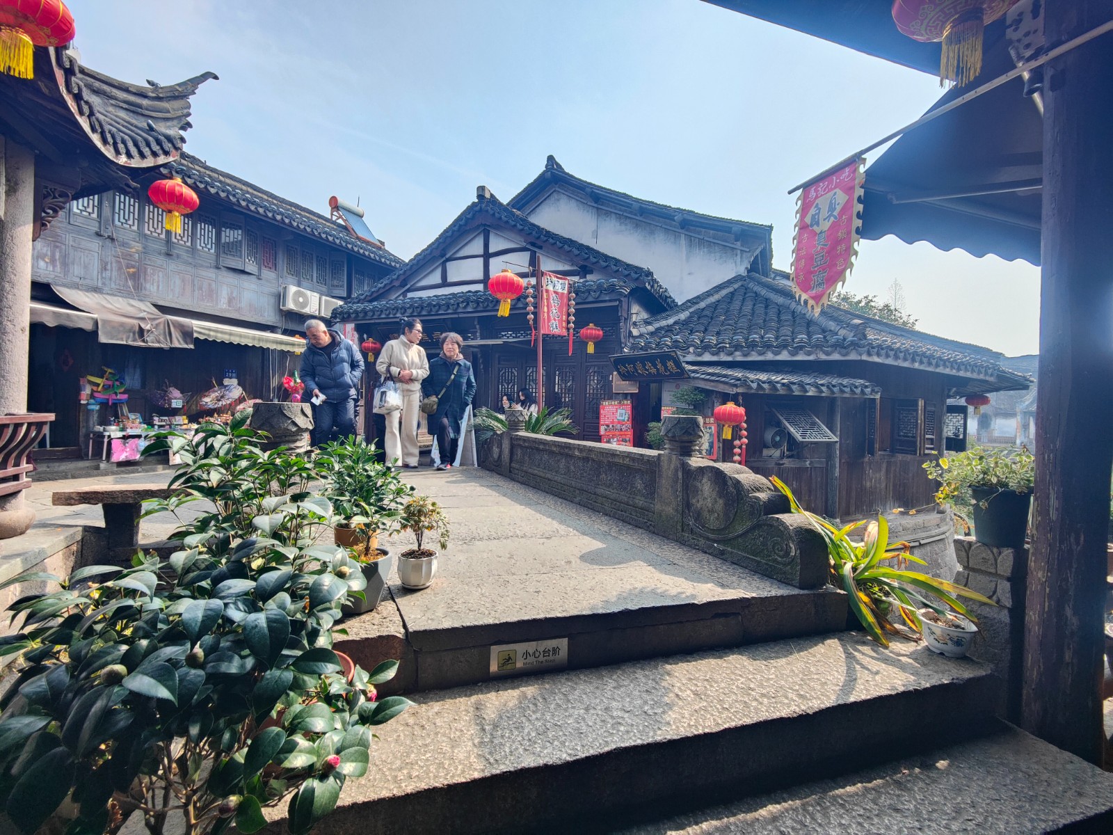 漫步古镇.jpg