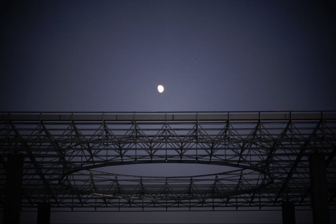 夜咬缺月.jpg